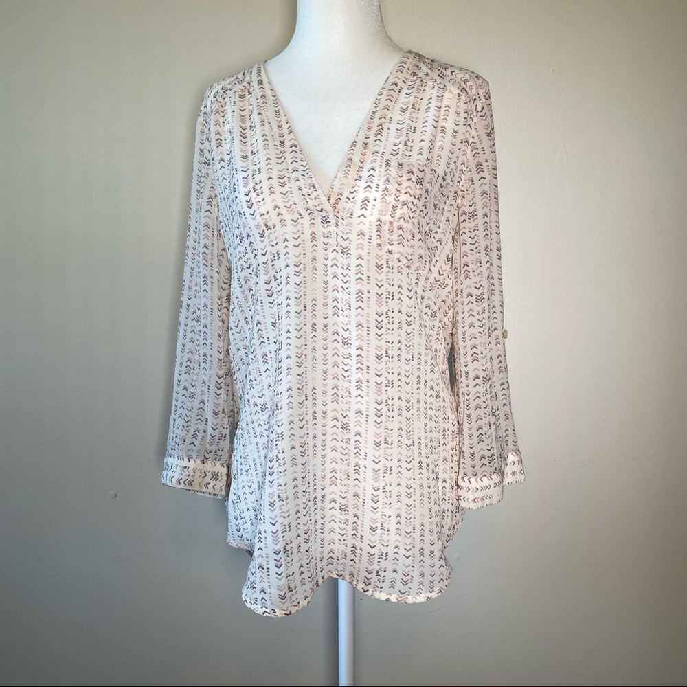 Maurices Cream and dusty pink arrow georgette 3/4 sleeve top Size Small